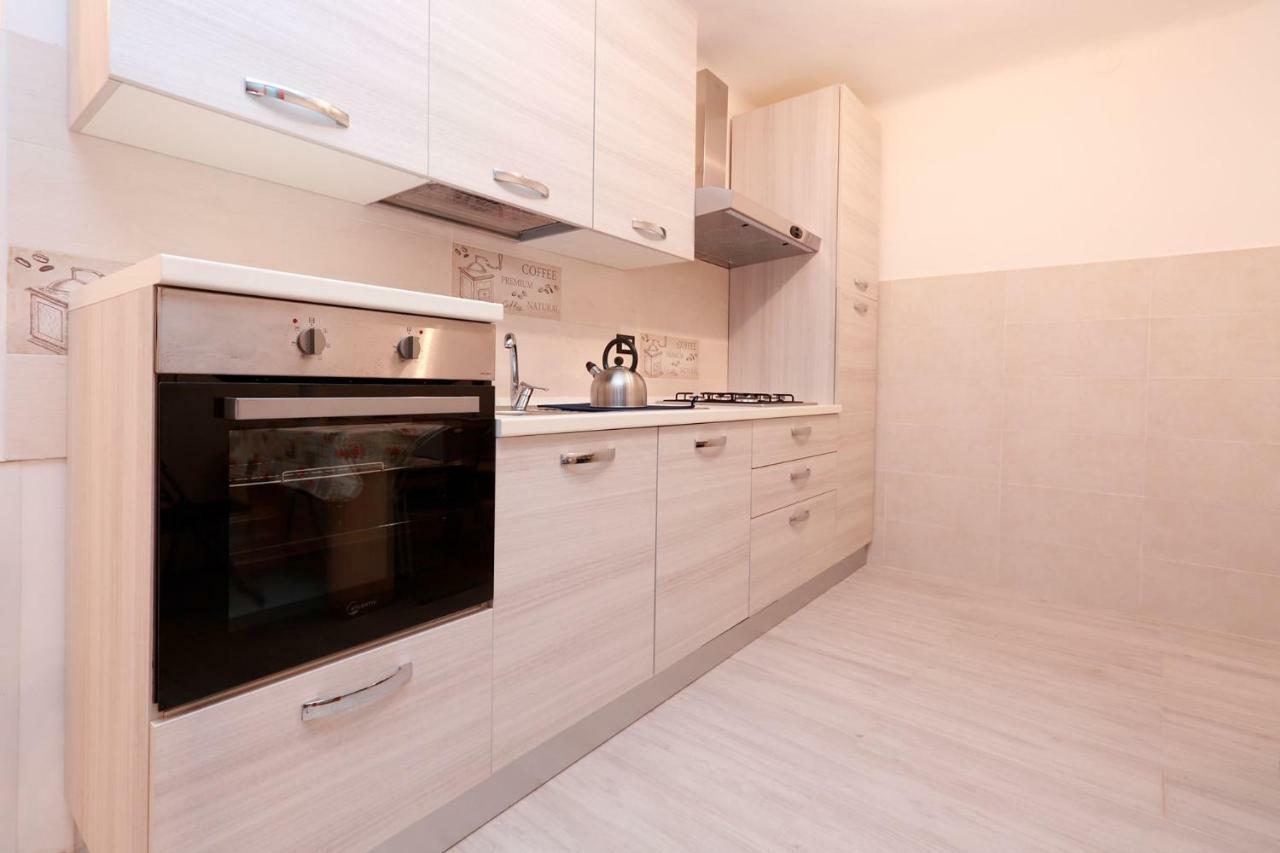 מנרולה Willy'S Apartment מראה חיצוני תמונה